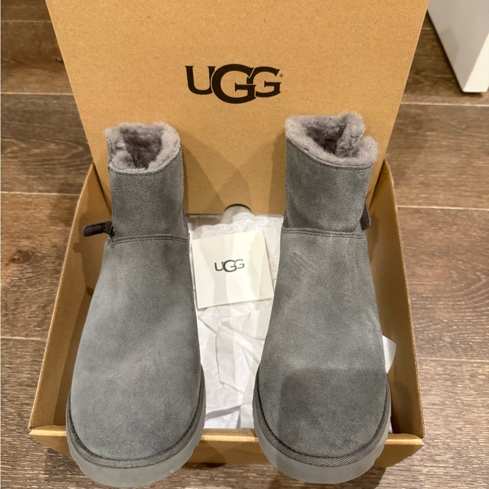 UGG Gray Women’s Classic Zip Up  Suede Ankle Boots with Heel Size 8 EUC